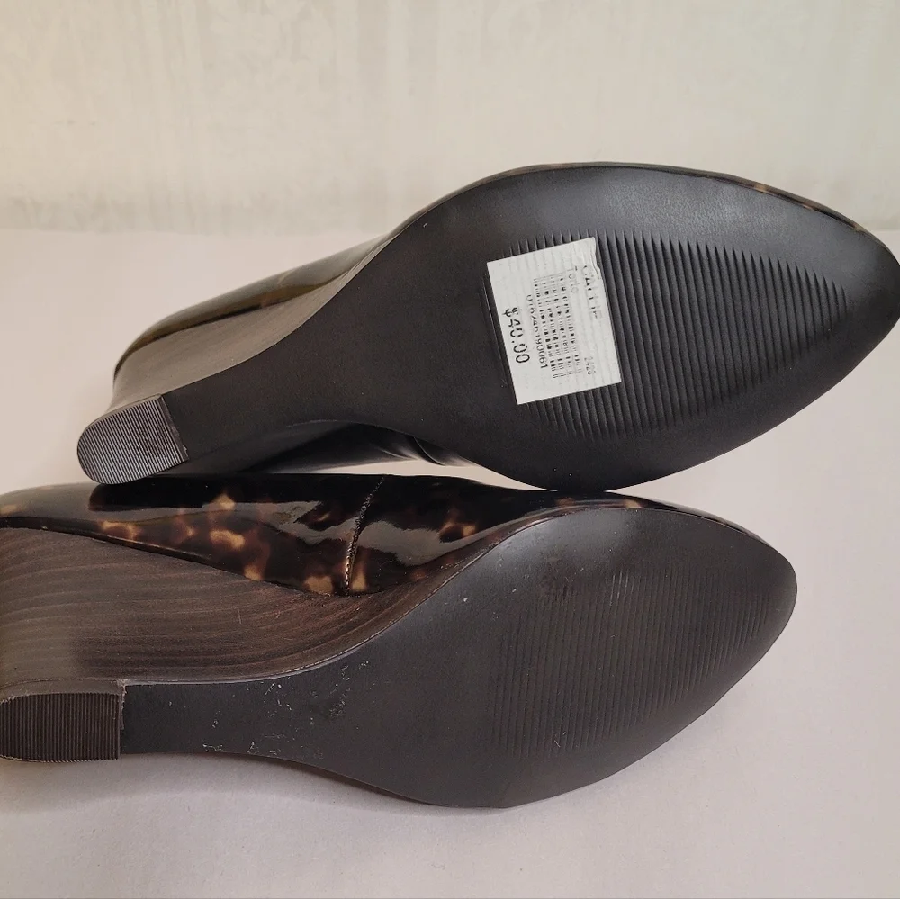 Jones Studio Callie Tortoise Shell Patent Wedges Size 6.5